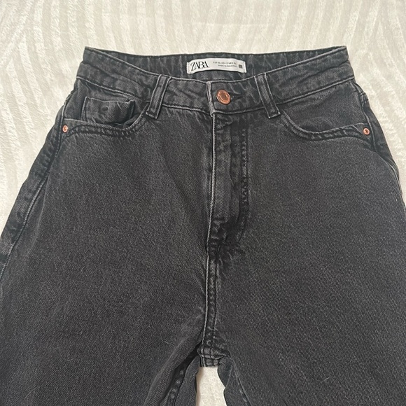 ZARA- BLACK, STRAIGHT LEGG, MIDRISE JEANS - Picture 3 of 4